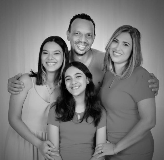 Pr. Junior Moura e Família